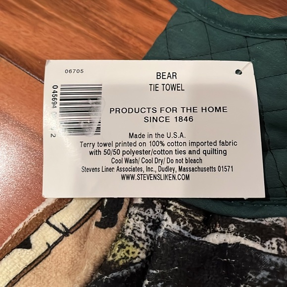 2 Brand New Kitchen Hand Towels with Tie - Bear/Cabin - Picture 4 of 7